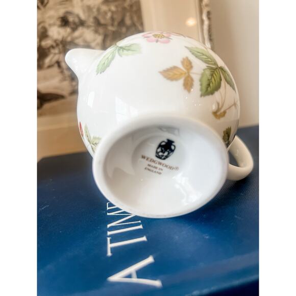 Wedgwood Wild Strawberry Creamer Bone China Made in England - Picture 3 of 4